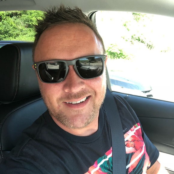 Meet your Posher, Travis - Picture 1 of 2